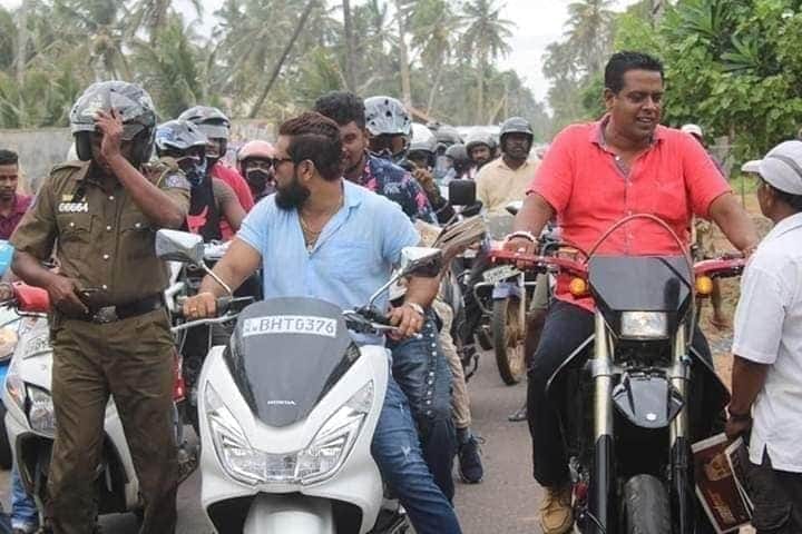 Welikumbura's tweet photo. I don't care about the helmet it's their head, not mine. But how come Sanath Nishantha can ride a motorbike that has no license plates? Why is that police officer in the side keeping his mouth shut?

#lka #SriLanka #Law #Justice https://t.co/ZDExt01Qih