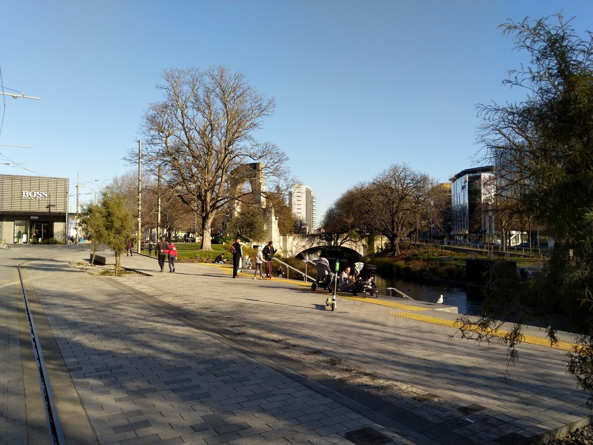 And what used to be multi-lane roads along the riverside are now slower, calmer shared spaces or lower-capacity roads (4/15)