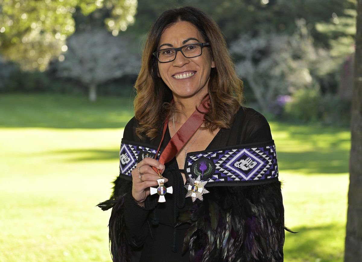 SilverFernsNZ's tweet photo. A huge congratulations to Dame Noeline Taurua and Margaret Forsyth who celebrated their investitures today, with Taurua receiving her Dame Companion of the NZ Order of Merit (DNZM) while Forsyth was made an Officer of the NZ Order of Merit (ONZM) 🌿🖤

📷 https://t.co/mBhEldlD9Y https://t.co/H99008f7zv