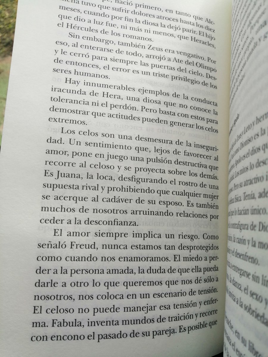 CAROLA_25_6's tweet photo. Los celos... El amor... @LicenciadoRolon amo tus libros 📚 https://t.co/gWnBGZwPLL