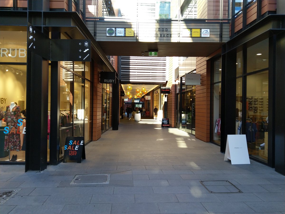 And at almost every block, there's a laneway of some sort. Throughout the rebuild, they've gone mad for laneways, and I LOVE it. There's all sorts of little nuggets hidden down them and they break the big blocks up nicely (3/15)