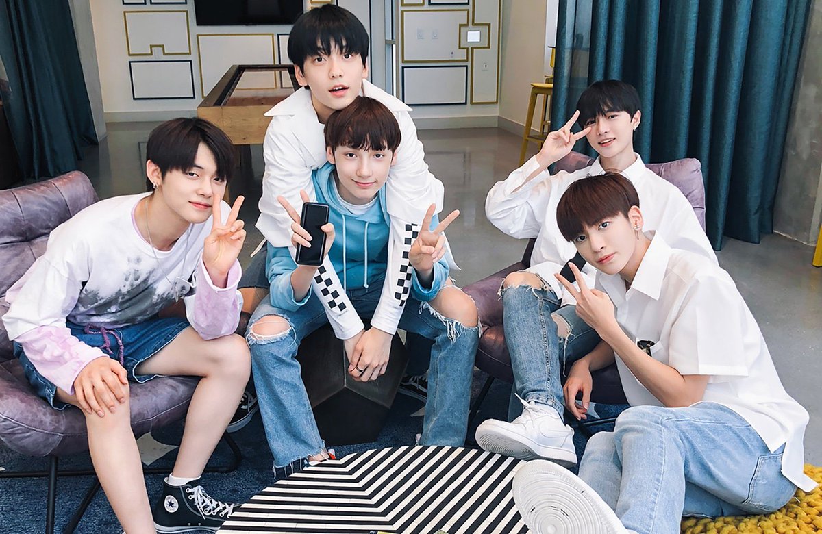 bearingyu313's tweet photo. OMG TXT REACHED 5M SKCKSOCOOD CONGRATS BABIES
#5MWithTXT #TXTwitter5M
@TXT_members @TXT_bighit https://t.co/MbGtWbi1qZ