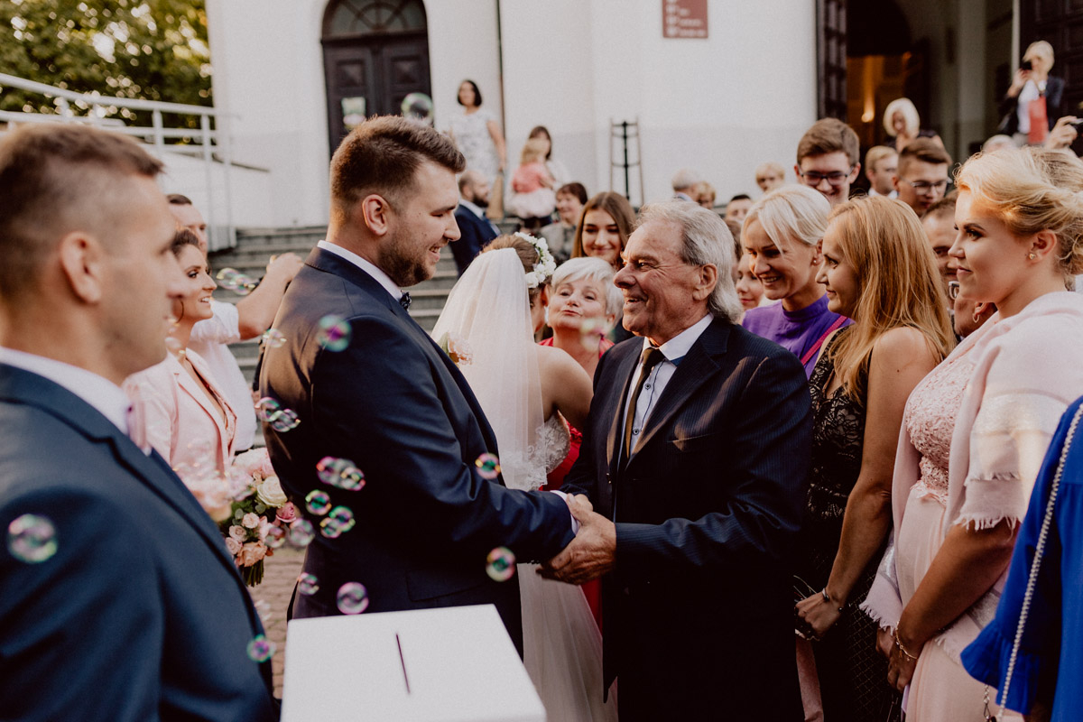 WwaMarcin's tweet photo. #weddingwishes #weddingday #groom #bubbles #instawedding #polishwedding https://t.co/FPfWufBNgI