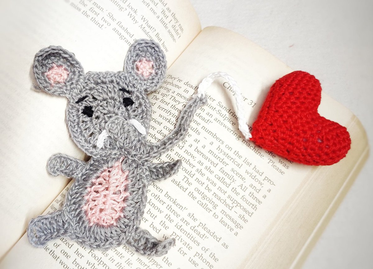 HookedLoops's tweet photo. The free written pattern is here https://t.co/BVvFvSopeK

The youtube tutorial is here
https://t.co/nb5GrobRFt
 
#crochetbookmark #crochetheart
#crochetelephant #crochet  #amigurumi https://t.co/BunmEfhJtQ