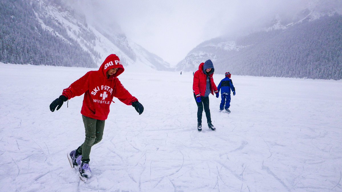 Xpercep's tweet photo. #winter #fairmont #lakelouise #banff #skatinglake https://t.co/kr64hiP7Ml