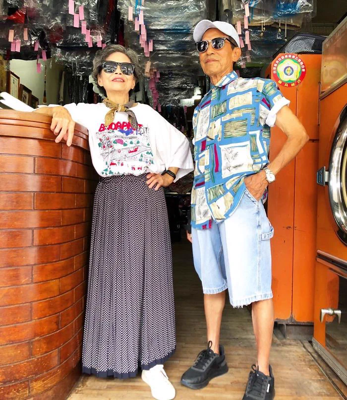 客が取りに来ない服を利用して？ファッションショーを楽しむクリーニング店の老夫婦www