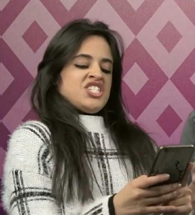 jaureguipeaches's tweet photo. Yo twitteando como loca por los #8yearsofFifthHarmony // la gente normal https://t.co/YUDSdyWyg3