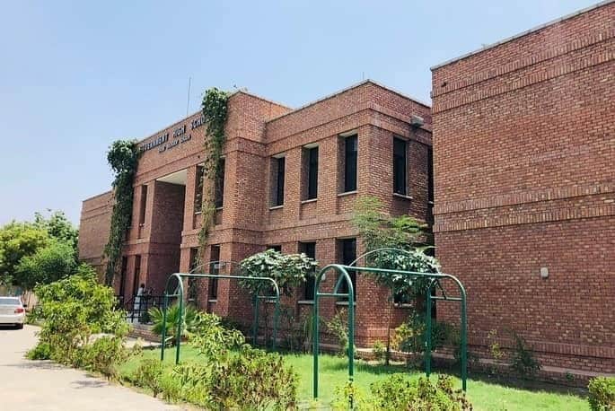 SHussainJillani's tweet photo. Education come's first
#WelldoneSindhGovt
Government High School Drib Mehar Shah, Khairpur Mirs, Sindh.

Thank you for giving best educational environment with all modern facilities for the betterment of our future.
@BBhuttoZardari
@SaeedGhani1 https://t.co/NXXciG8AcR