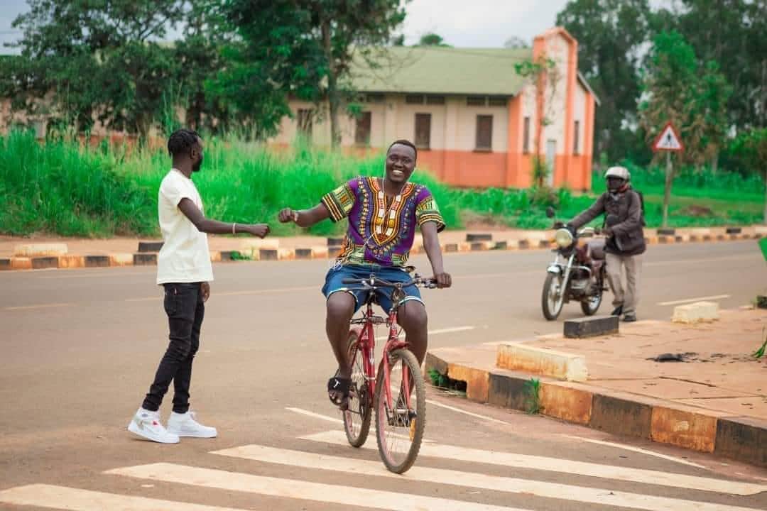Spraggapromo's tweet photo. Bongaring My Fellow Promoter Jude LiKe....👊. @OchiengJude2
.
.
#kayDada Radio Tours Starts This WeeK. #LandLord 📸 @NewWorldPhotoG1 https://t.co/JyLxjbFzfQ