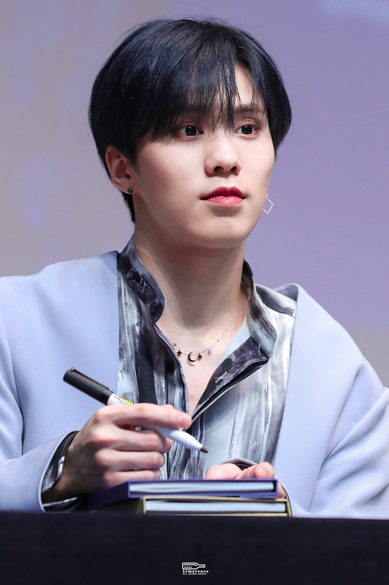 Limerence_w_998's tweet photo. 191207 빤싸 

귀여（.gif）💕💕

@offclASTRO

#아스트로      #ASTRO     
#ROCKY #라키 #ラキ #박민혁 #민혁 #敏赫 #朴敏赫 https://t.co/jPYPnFPMGd