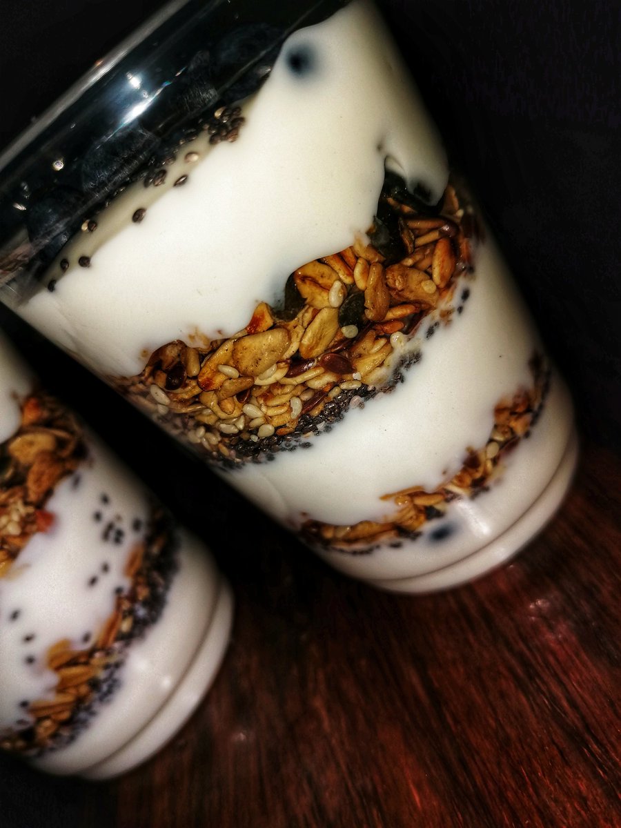 bellamufazi's tweet photo. Fuelling up with some superfood #breakfastcups #granola #chiaseeds #naturalyoghurt #blueberries #superfood https://t.co/dUMg7jn9l5
