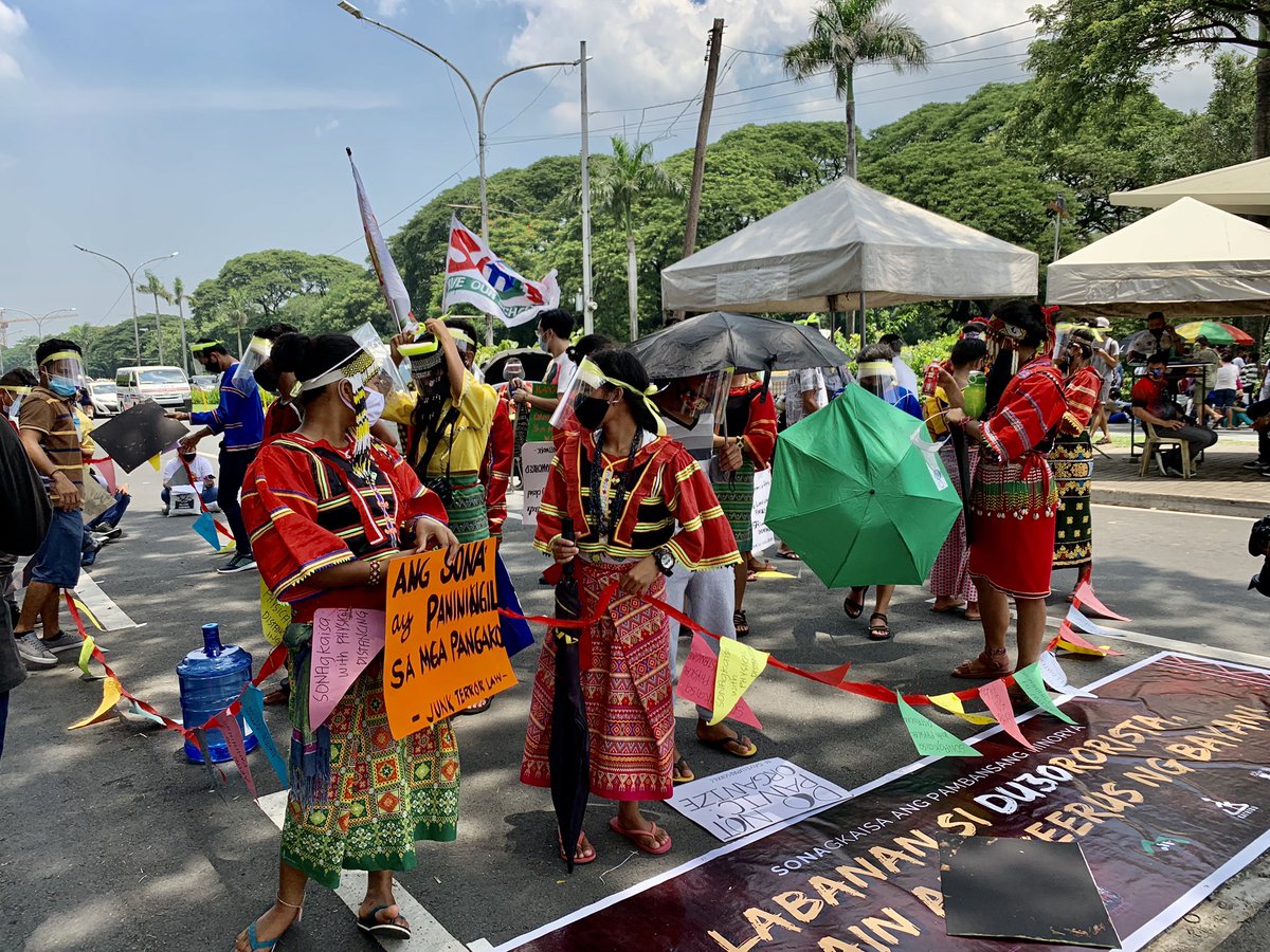 philmisereor's tweet photo. PMPI join #SONAgKAISA, a unity protest against the Duterte's state of the nation address.
#WeResistAsOnePlanet #DefendTheDefenders
#DefendPressFreedom
#ActivistsNotTerrorists
#AminAngPinas
#RightsofNaturePH https://t.co/ble4AAJ7kN