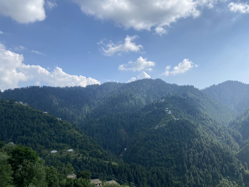 The drive back from the stream was very picturesque as well - on an older road back to Nathiagali entering it via the Governor’s House road