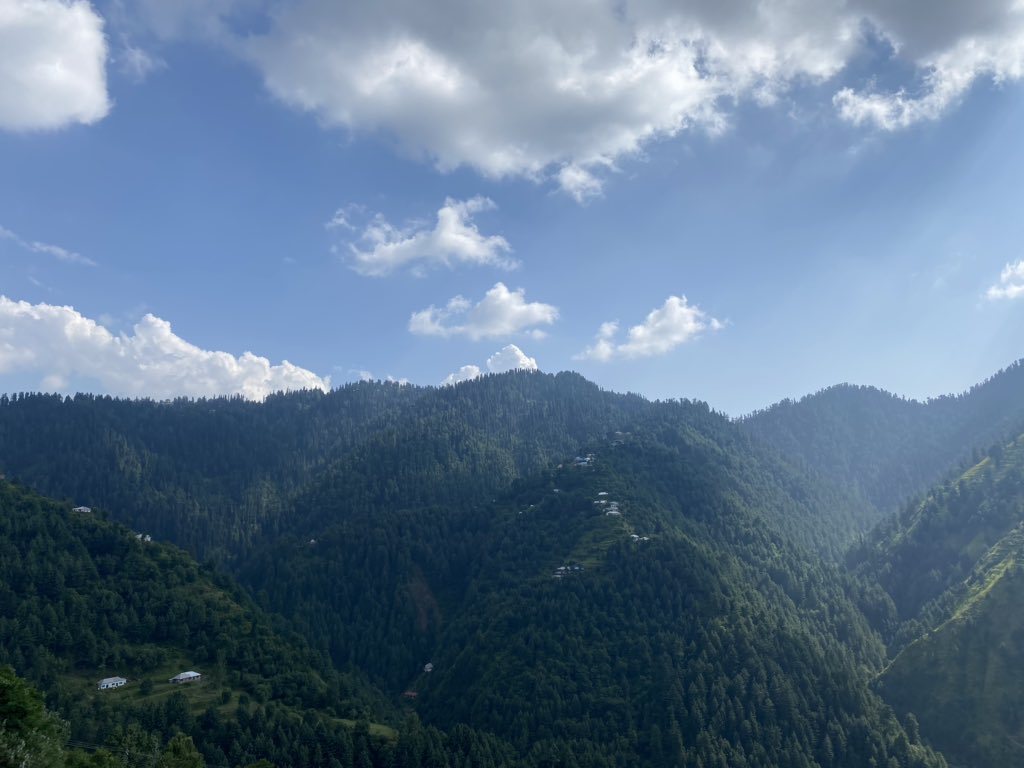 The drive back from the stream was very picturesque as well - on an older road back to Nathiagali entering it via the Governor’s House road