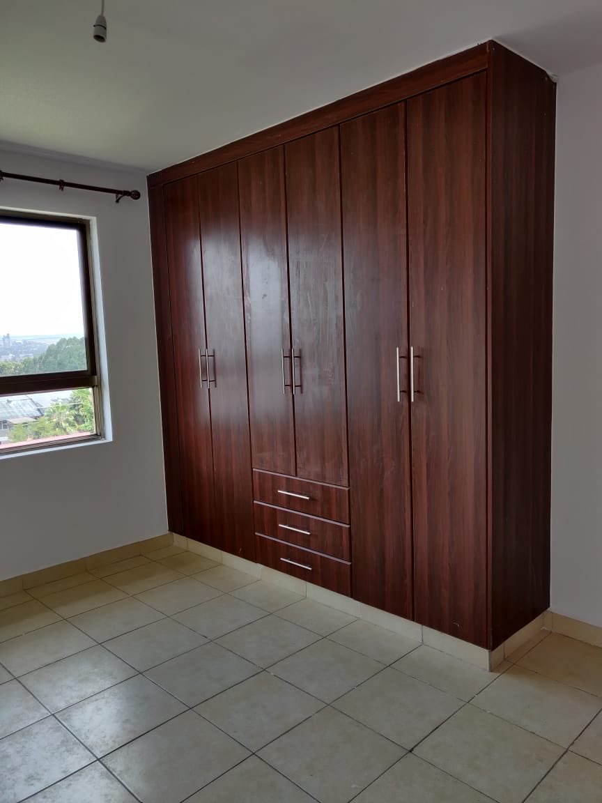 wanjakibuki's tweet photo. Hey guys, 
A friend is renting out her 3bed apartment in Greatwall Athi River for Kshs 28,000 per month.

If interested, DM for more details.

Kindly RT , her next tenant could be on your TL. https://t.co/rtYiayEATK