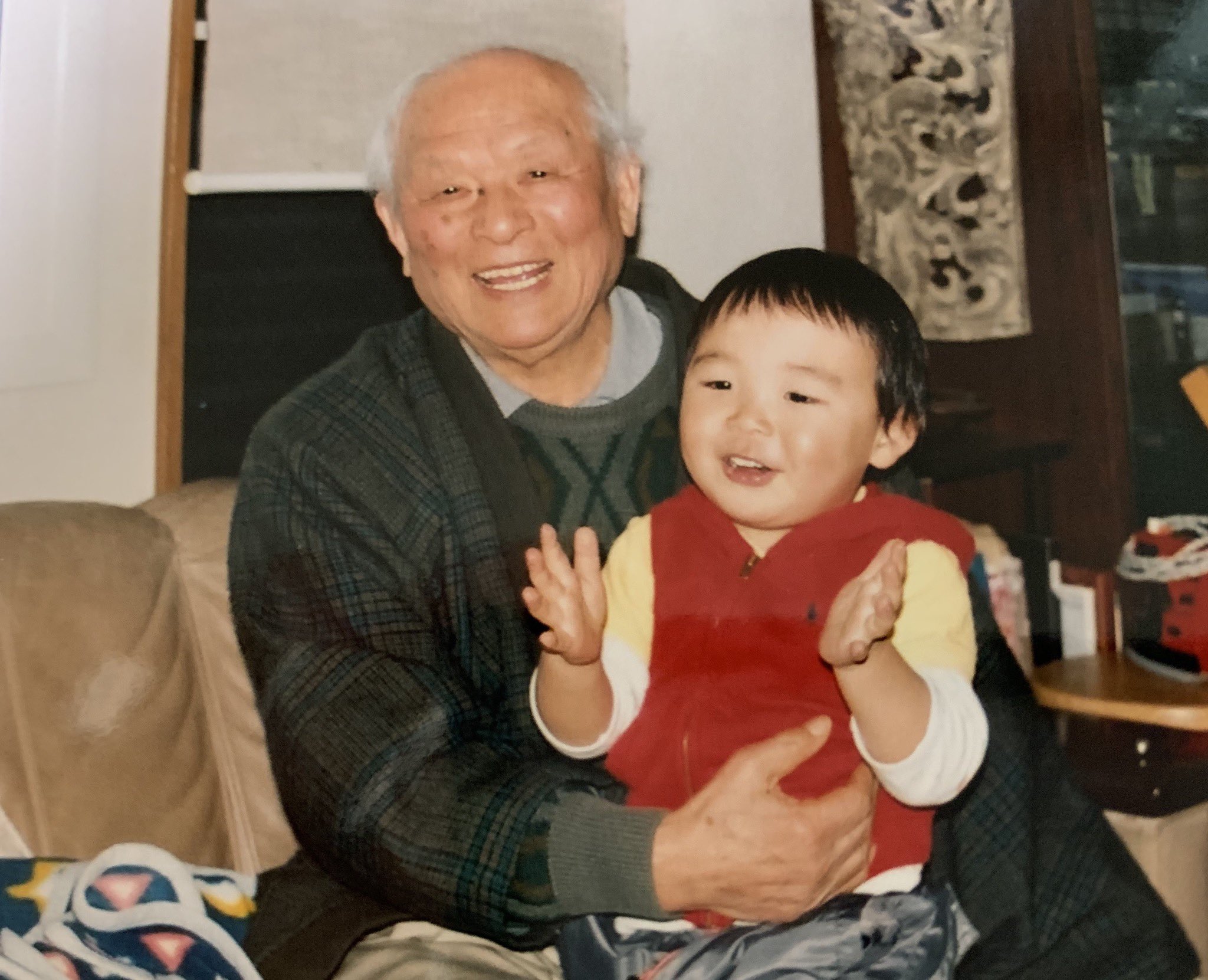 原口 水木 なおこ アルバムを見ていて見つけた 孫と遊ぶ父 あまりに嬉しそうで胸を打たれた そして顔が似ている T Co W2ech8eccd Twitter