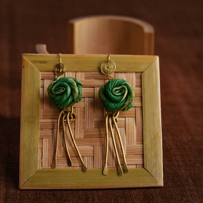 memecraftstore's tweet photo. Handcrafted from areca palm leaves🌱
Eco-friendly jewelry ♻️✨
Click link in the bio to shop!
.
.
.
.
.
.
.
.
.
#memecraftstore #memeposts #ecofriendlygiftstore #ecofriendlyjewelry #handcrafted #shophandmade #shoplocal #vocalforlocal #handmadewithlove #artisansofindia https://t.co/7MUNEQPjoL