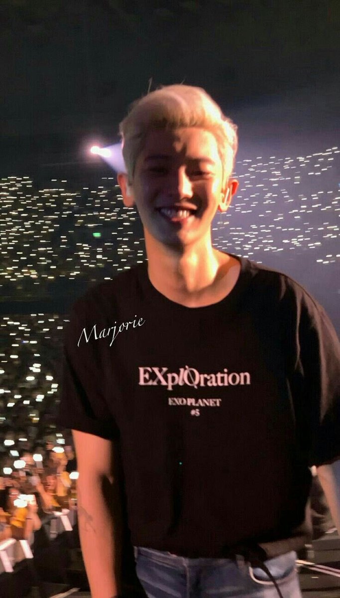 lowqualityloey's tweet photo. his smile when he sees the fans🤍 #찬열 https://t.co/lLHrF3JsuQ