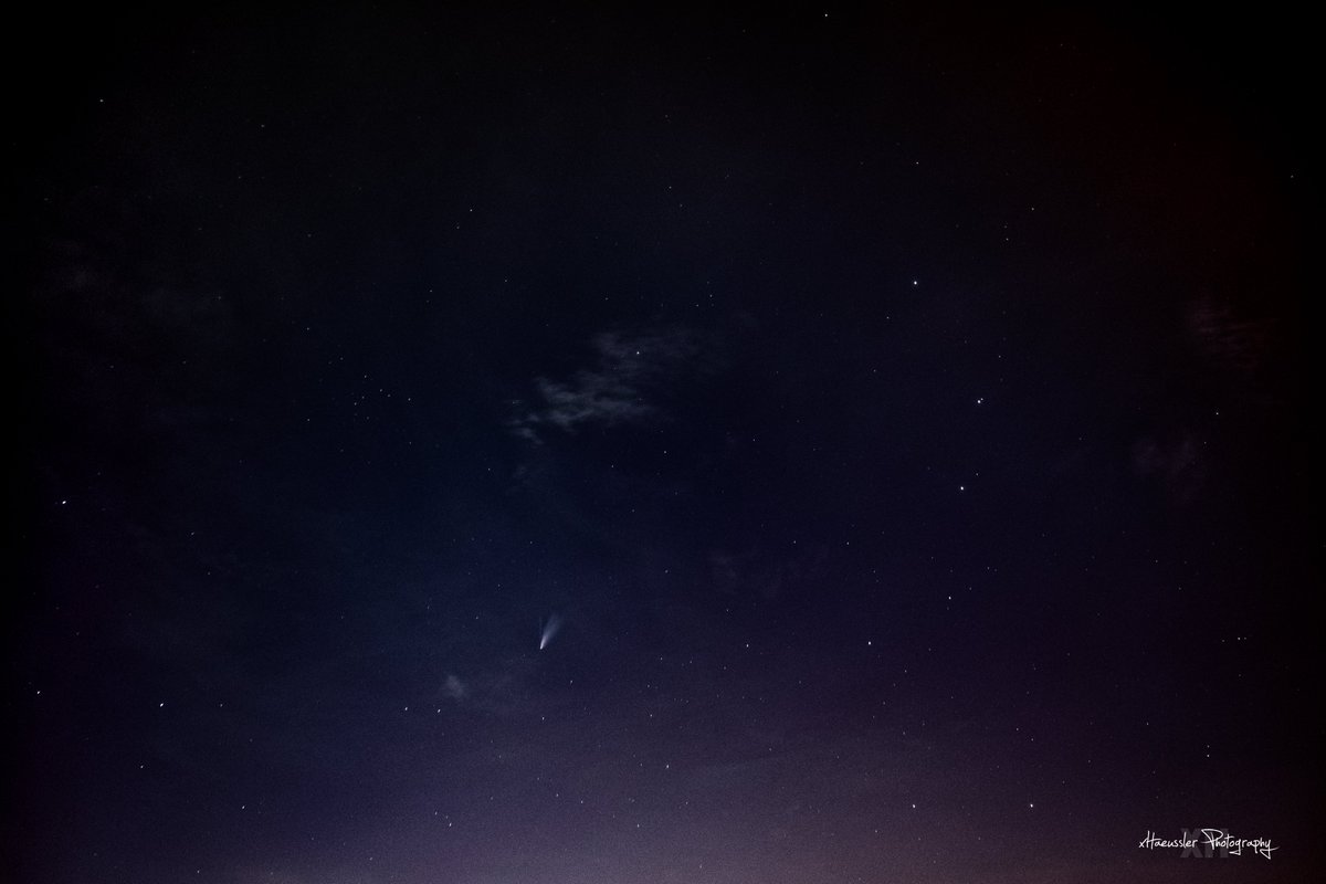 xHaeusslerPhoto's tweet photo. Cometa C/2020 F3 (NEOWISE) y Osa Mayor desde Ciudad de Guatemala.
#Astrophotography #Guatemala #Comet #Neowise #YourShot #xHPhoto #PintoFotografía #ThePhotoHour https://t.co/IEmZFJtO8t