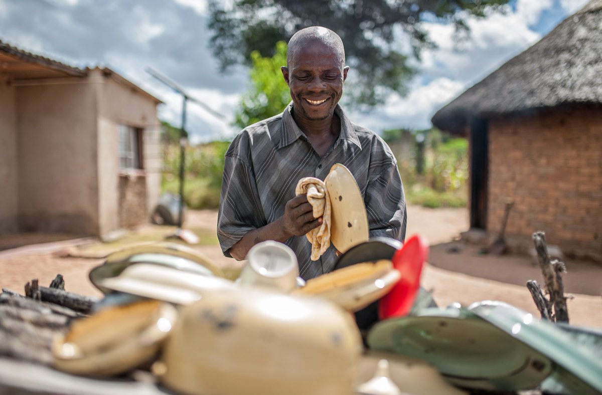 OxfaminZim's tweet photo. An equal future for women & girls in Africa begins at home, where men & boys share the bulk of care work. If time is on their hands, #AfricanWomenCan change the future for the better.
#3️⃣1️⃣July
#AfricanWomensDay
🤱🏽
🧕
👩🏾⚖️
📷: @AurelieMarrier https://t.co/s7vTc81wZN