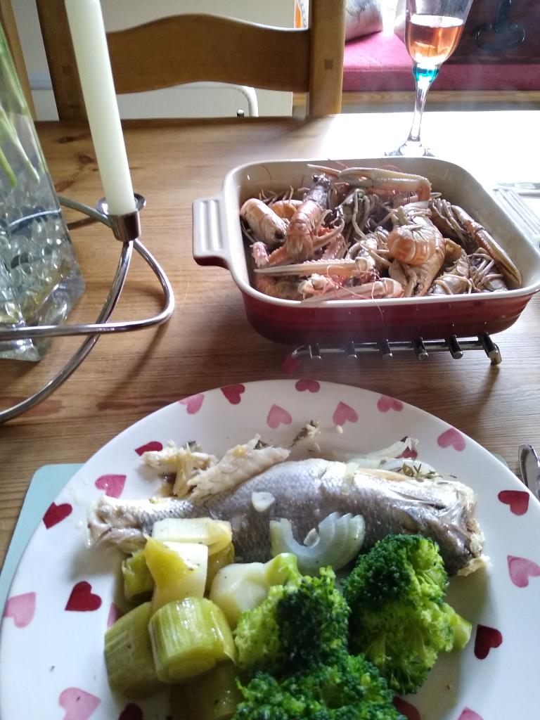 shesailsfurther's tweet photo. Sunday dinner! #itsallaboutthefish
#SeaForYouself
#LoveSeafood https://t.co/xjf9RwKvCf
