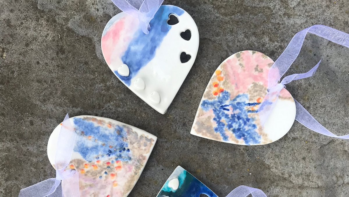 ceramics_clark's tweet photo. Good morning #earlybiz. Thought I'd share some love this morning. These hearts were glazed by my daughter during lockdown.
#handmadeinuk #handmadehourweek #madeincolchester #teamtbch #tbchseller #madeinsuffolk #blue #shoplocal #getmycraftpageseen #shopsmallbusiness #hearts https://t.co/hQbrDpwzo8