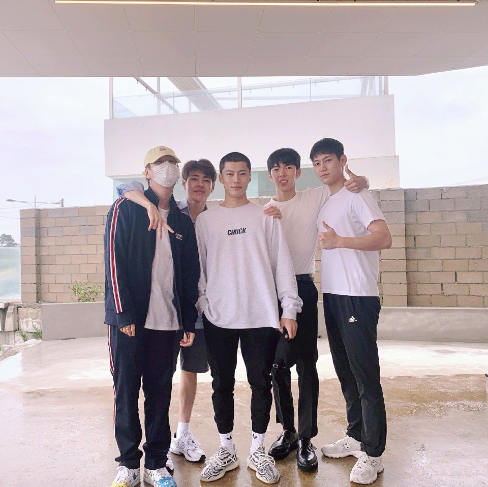 IMFACTofficial's tweet photo. 제업이의 입대를 함께해준 멋진 우정 임팩트👍 당분간은 보기힘든 임팩트의 단체사진
이프를 위해 공개합니다!!

[From.제업]
건강히 잘다녀오겠습니다.

#임팩트 #이프 https://t.co/SPDoUPnf0M