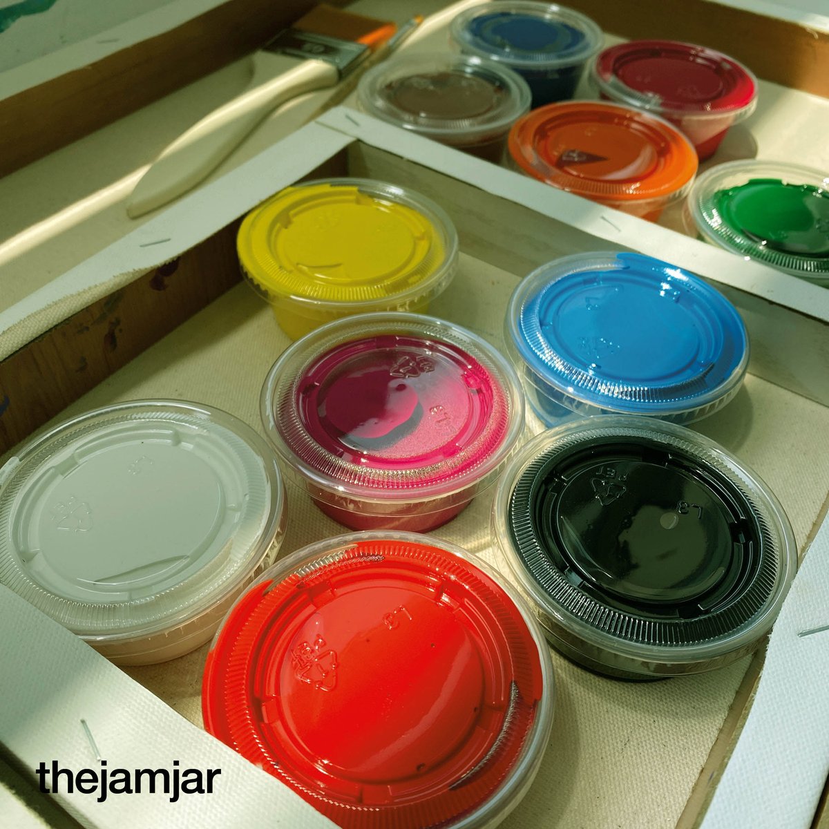 Relax and enjoy an artsy day at home, with our Painting Kits! Each kit comes with the essential tools you need to create a masterpiece. Check them out on our online store: ow.ly/CBh050AIDDD
.
#thejamjardubai  #alserkalavenue #art #painting #dubai #uae