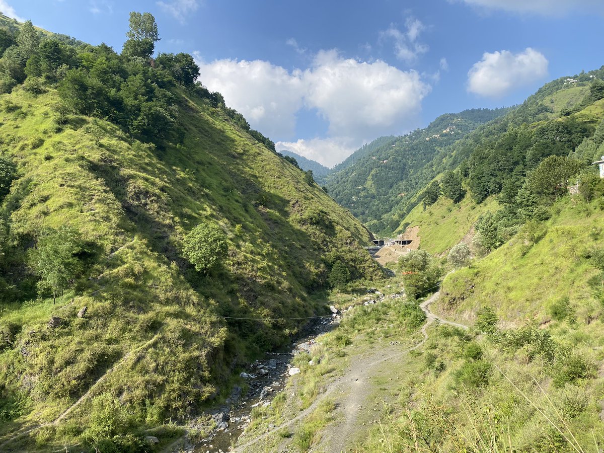 This was followed by a short trip to Katha Samundar - a manmade lake near a village in a valley some 10-15 kms from Nathiagali - the lake itself had plaster wrappers on its edges. It the views around more than made up for that ugly sight. A short walk leads to a nearby village