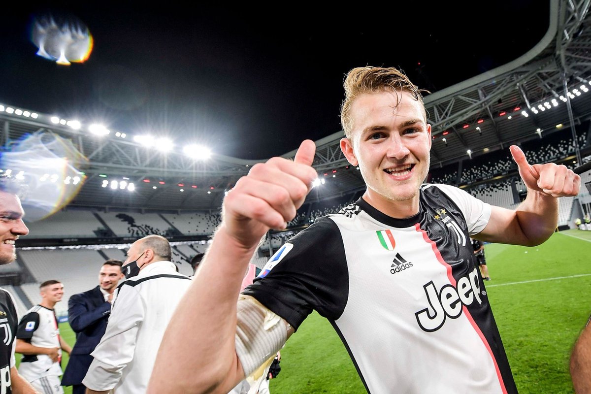 🏆 | ماتاياس دي ليخت يتوج نفسه مع فريق يوفنتوس الايطالي بلقب الدوري الايطالي لموسم ٢٠٢٠/٢٠١٩