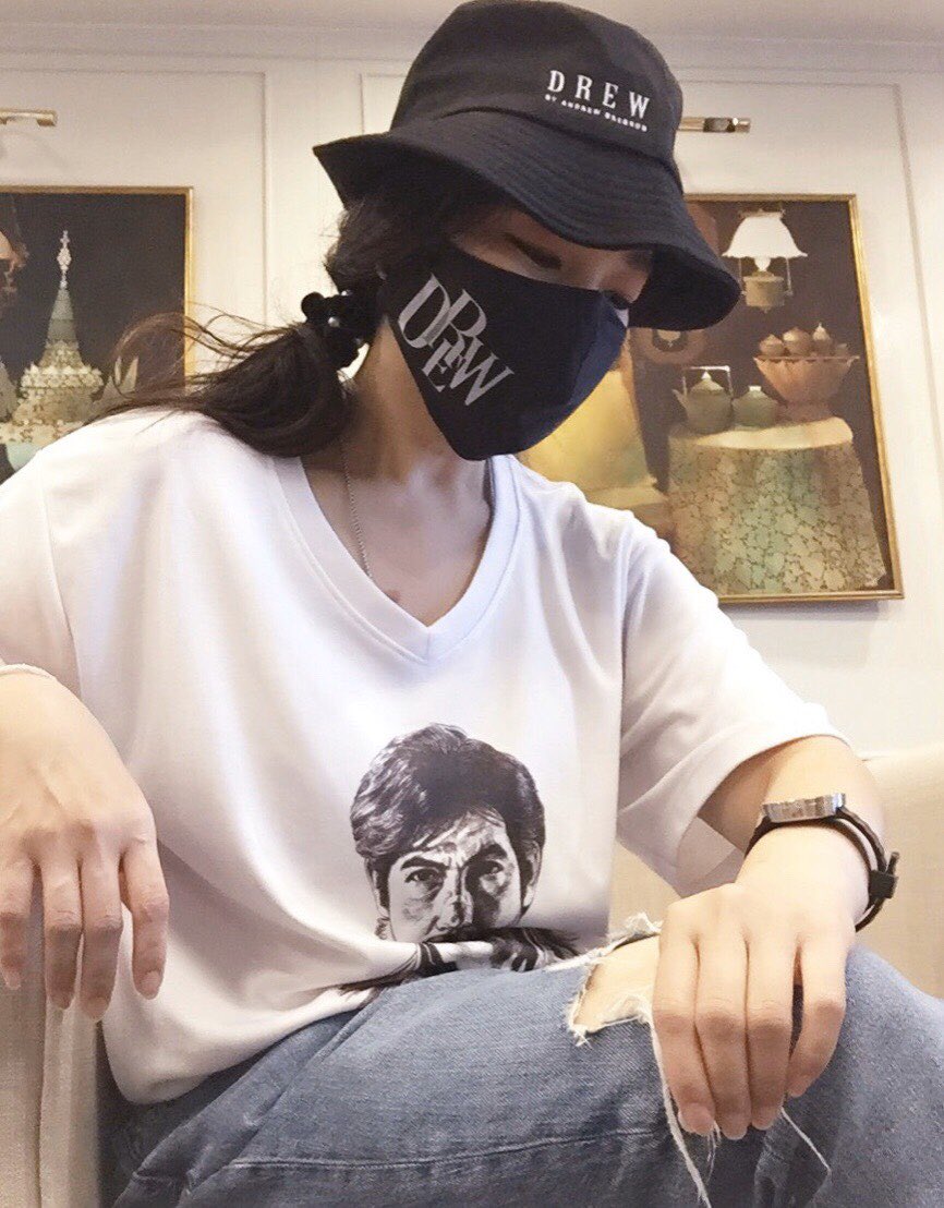 byAndrewGregson's tweet photo. ขอบคุณรีวิวหน้ากากผ้าจากลูกค้านะครับผม 🥰 หมวกหมดแล้วแต่หน้ากากผ้ายังมีนะครับผม 
♦️สั่งซื้อสบู่ที่นี่ครับ👉 https://t.co/xmnO3IF6F4

#drewbyandrewgregson #andrewgregson #สบู่พี่ดริว #รีวิวสบู่พี่ดริว #สบู่ซีรั่ม #สิว #cleansing #makeupremover #remover #soap #serumsoap #serum https://t.co/TsikESTBNb