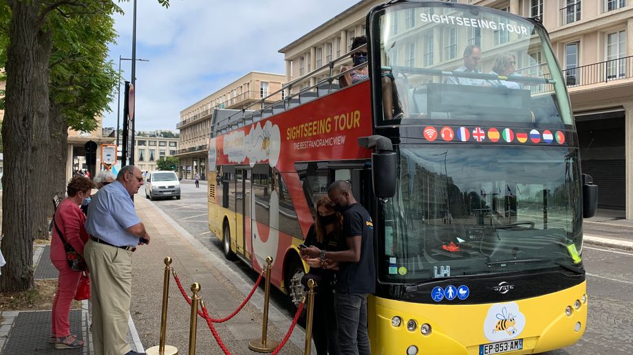 ici_hnormandie's tweet photo. La relance éco : Bee Le Havre investit dans un bus à impériale pour la reprise des balades https://t.co/rPt2J5enYu https://t.co/FSNWxE3h14