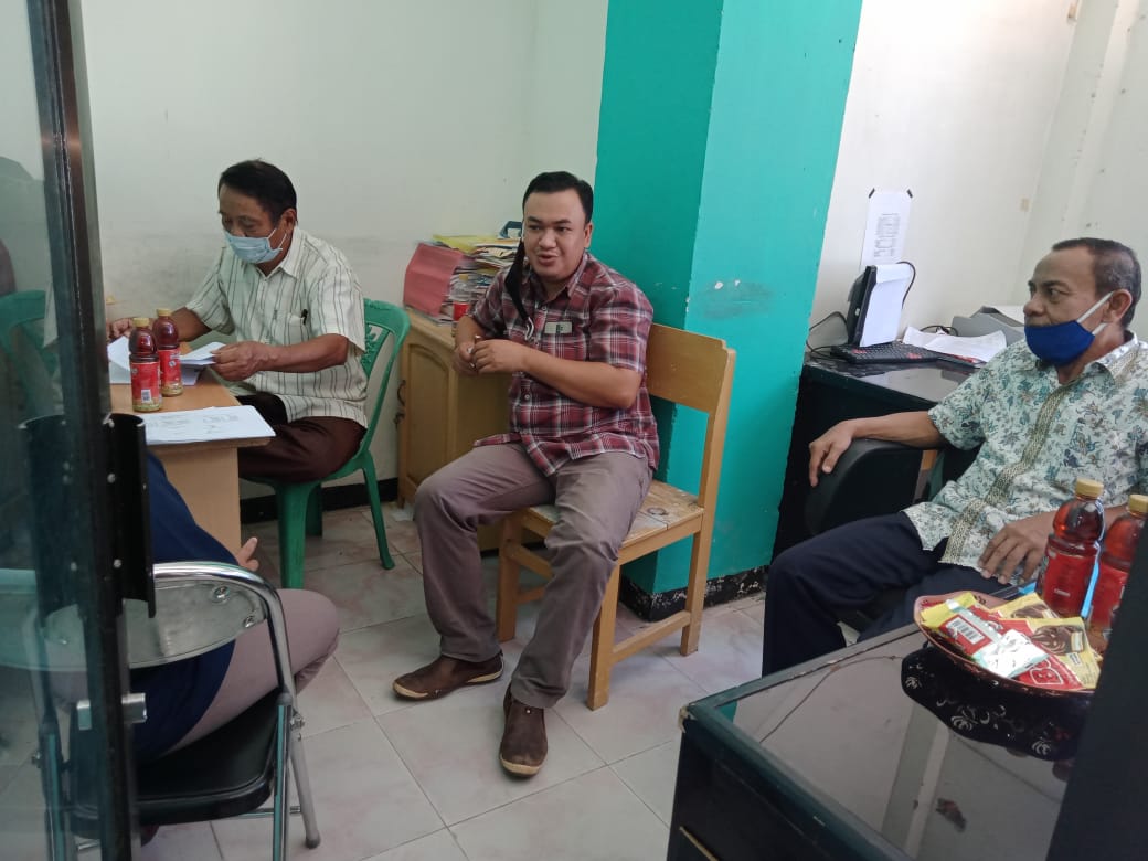 esraEcha's tweet photo. Pendampingan penyusunan laporan RAT yang akan dilaksanakan secara tertulis T.B 2019 bersama pengurus dan pengawas KSU Unsimar Sejahtera 

#Penyuluhkoperasi 
#ppklkemenkopukmri
#ppklsulteng 
#ppklposo
#BanggaBuatanIndonesia 
@PENYULUH_COOP 
@PpklTengah 
@KemenkopUKM https://t.co/5wBtEDnlFJ