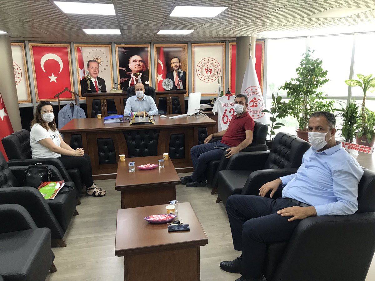 Şanlıurfa Gençlik ve Spor İl Müdürümüz Sayın @HalilEren_Gsb i makamında ziyaret ederek Şanlıurfamıza hazırlayacağımız projelerimizin istişarelerini yaptık ve protokollerimizi imzaladık. 
Hayırlı Olsun Şanlıurfa!...
<a href="/fduman27/">Furkan Duman</a> @YusufYa41945200 @gmcidir <a href="/TurgutMehdi/">Mehdi TURĞUT</a> <a href="/Dr_YETIM/">Dr. Sadık YETİM</a>