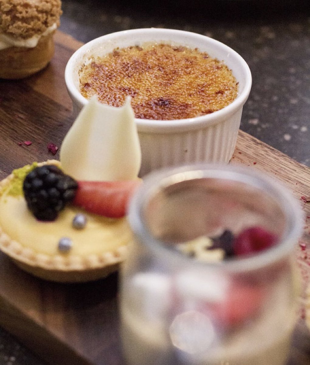 PavlovaAndCream tweet media