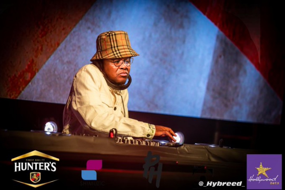 _Hybreed_'s tweet image. If politicians were Dj's.