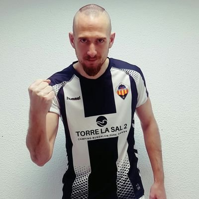 Suecaperdavant's tweet photo. Enhorabona Marc!
Enhorabona @CD_Castellon!

Onze anys després l'equip de la capital de la Plana, l'equip del suecà @MarcCastells8, torna a la Segona Divisió A del futbol ⚽️⚽️ espanyol.

PAM, PAM, ORELLUT!! 

#Suecaperdavant #Sueca #GISPM https://t.co/5GG98krZUo
