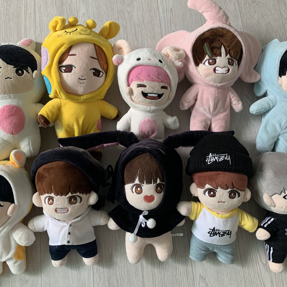 DddUyya's tweet photo. 방탄 인형 양도합니다 깨끗하게 세탁해서 보내드리고 원하시는 인형 이름 말씀해주시면 구성품들 최대한 찾아서 같이 보내드려요 뎀 주세요 #방탄인형 #방탄인형양도 #다람진 #햄찐 #죠스슙 #태태스페셜 #희망스페셜 #꾸기스페셜 #슈팅스페셜 #베이뷔 #애플슙 #히망이 #btsdoll #btsdollsale https://t.co/VOEDIghQDs