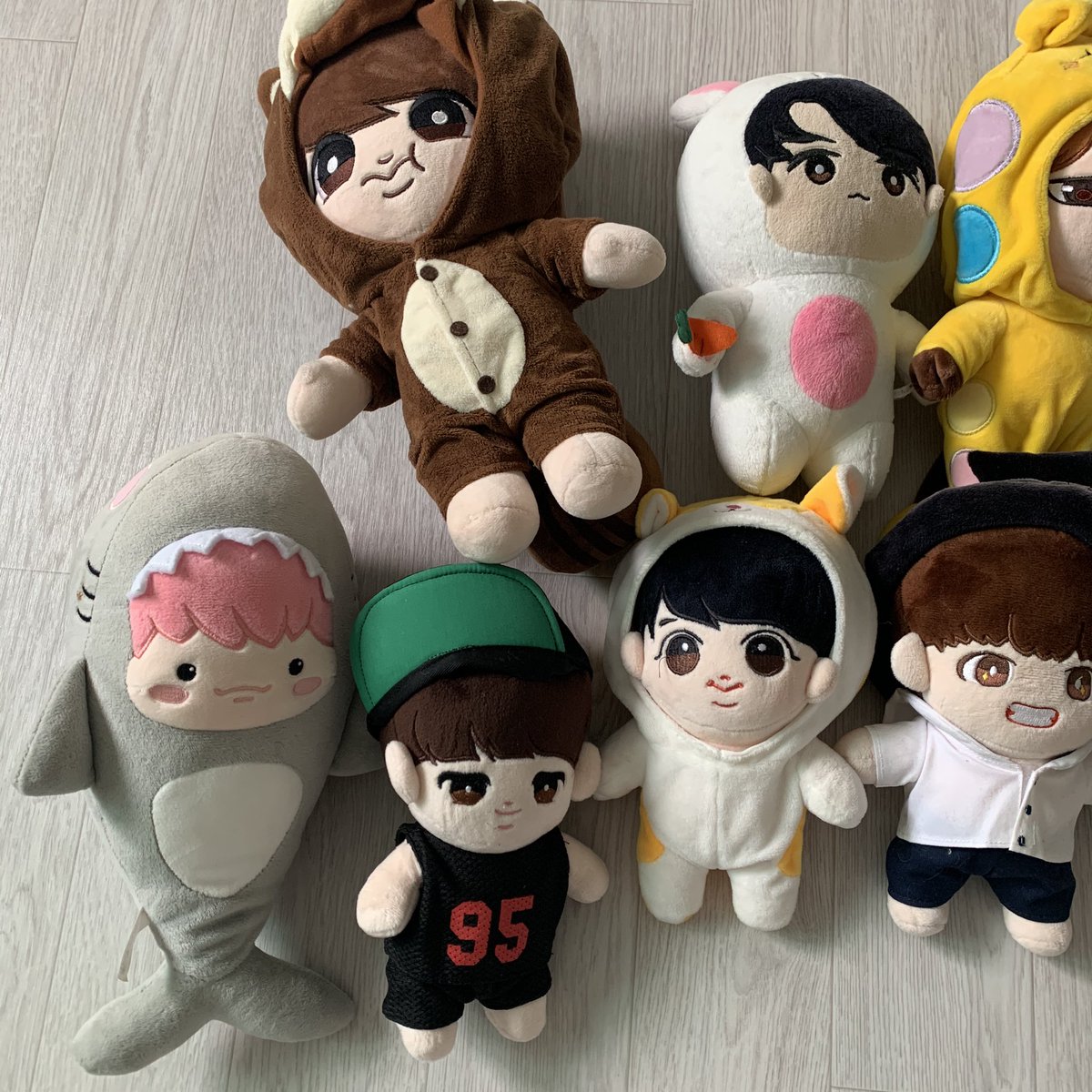 DddUyya's tweet photo. 방탄 인형 양도합니다 깨끗하게 세탁해서 보내드리고 원하시는 인형 이름 말씀해주시면 구성품들 최대한 찾아서 같이 보내드려요 뎀 주세요 #방탄인형 #방탄인형양도 #다람진 #햄찐 #죠스슙 #태태스페셜 #희망스페셜 #꾸기스페셜 #슈팅스페셜 #베이뷔 #애플슙 #히망이 #btsdoll #btsdollsale https://t.co/VOEDIghQDs