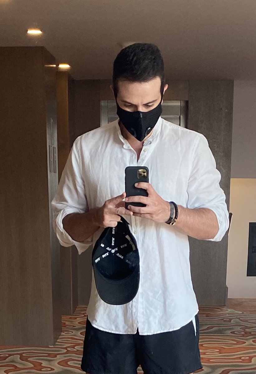 vegetta777's tweet photo. El chico de la mascarilla! Pero esta era más baratilla! Porque se me ha roto ya dos veces el filtro 😅 https://t.co/DOsVWUj8hT