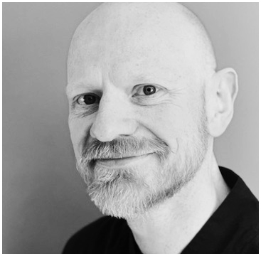 uxstrat's tweet photo. What if you could shop in the store as flexibly as you can online? Discover two case studies of projects with @pauljervisheath from @modhuman at the #XDConf on July 31st π! π https://t.co/0nAqgyQK9w #XDConf https://t.co/uSpxf4R21I