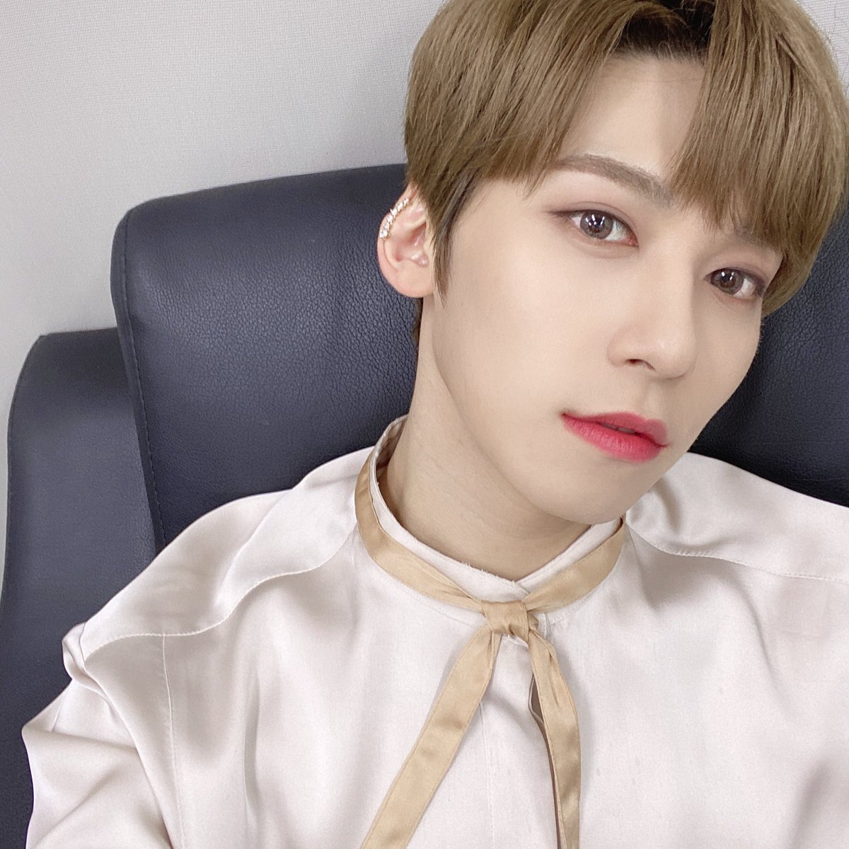 official_ONEUS's tweet photo. [#건희]
달님들~ 원어스 첫 드림콘서트 입성🥳✨!
어릴 때 티비로 재밌게 보곤 했는데
그 무대에 제가 서게 되어 정말 신기했어요!
하나씩 하나씩 달님들과 함께 꿈을 함께 
이뤄갈 수 있어 정말 행복해요☘️
항상 고맙고 사랑해 투문!❤️ https://t.co/IuWiLmmPi2