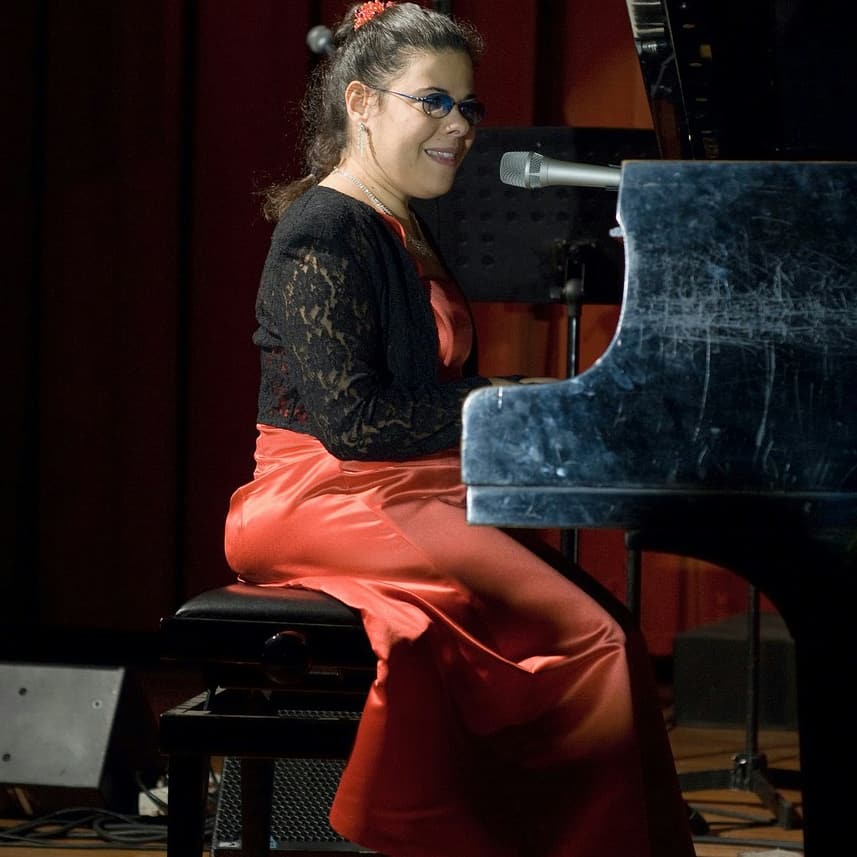 FDUmilano's tweet photo. 29 luglio | Estate Sfotzesca H 21:00 | TALK | Canta che ti passa 
#FDU2020 racconta la musica che non conosce barriere.
Ospiti la pianista  non vedente dalla nascita #SilviaZaru e la fotografa #SilviaFranzoni presidente di #AltraVoce  dove fanno percorsi riabilitativi musicali https://t.co/OHFPqCy9R2