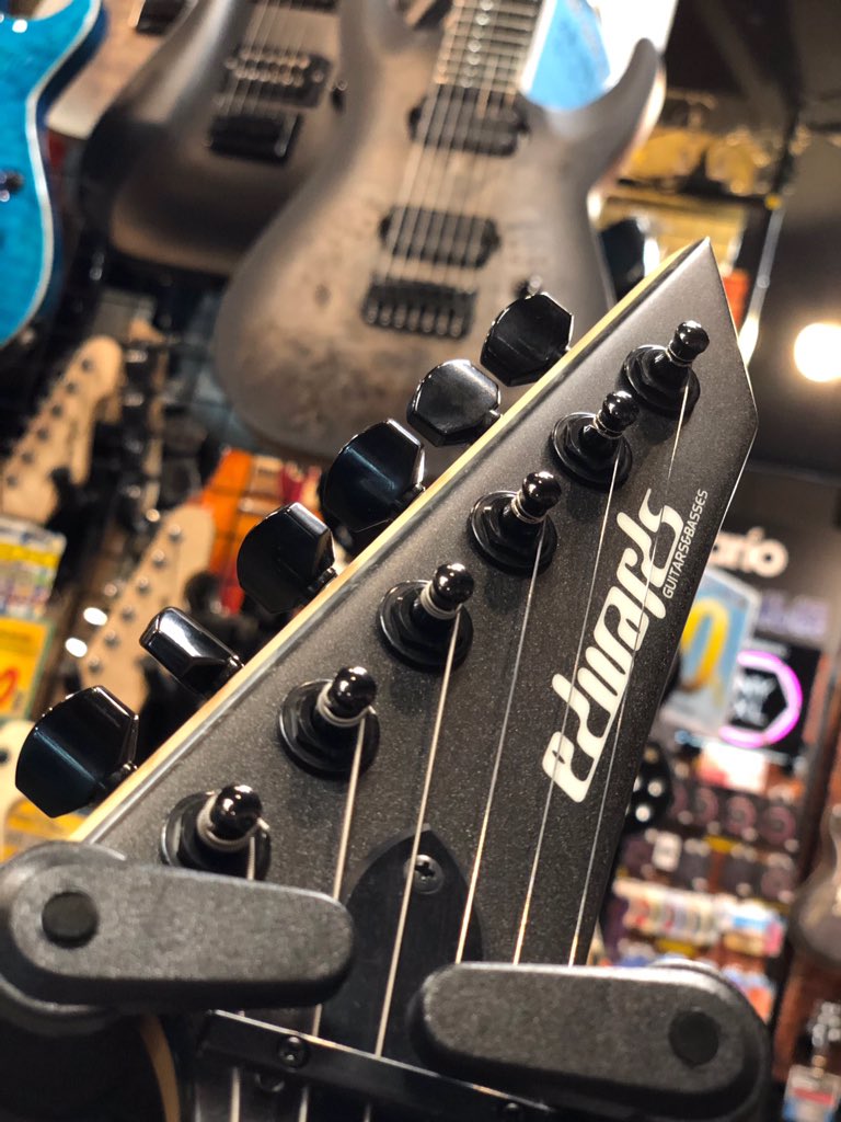 bbsapporock's tweet image. 🔥生産完了品 店頭一本限定🔥

Alexi Laiho氏シグネチャーモデル、E-AL-166 Blackyが入荷しました‼️

同氏のシグネチャーモデルSaw Toothとは異なりインレイにはブラックパーロイドを使用！また20〜24フレットにはスキャロップ加工が施してあり演奏性もグッド👍

#ESP #BIGBOSS #Alexi