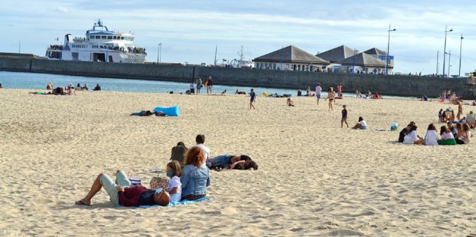 TelegrammeAuray's tweet photo. Covid-19 : La préfecture appelle tous les Quiberonnais à se faire dépister « sans délai »
#Quiberon #Coronavirus #Covid #Cluster #Auray #Morbihan #Bretagne #Préfet #LeTélégramme 
https://t.co/r1du5QzpK9 https://t.co/p8ytqnKFHe
