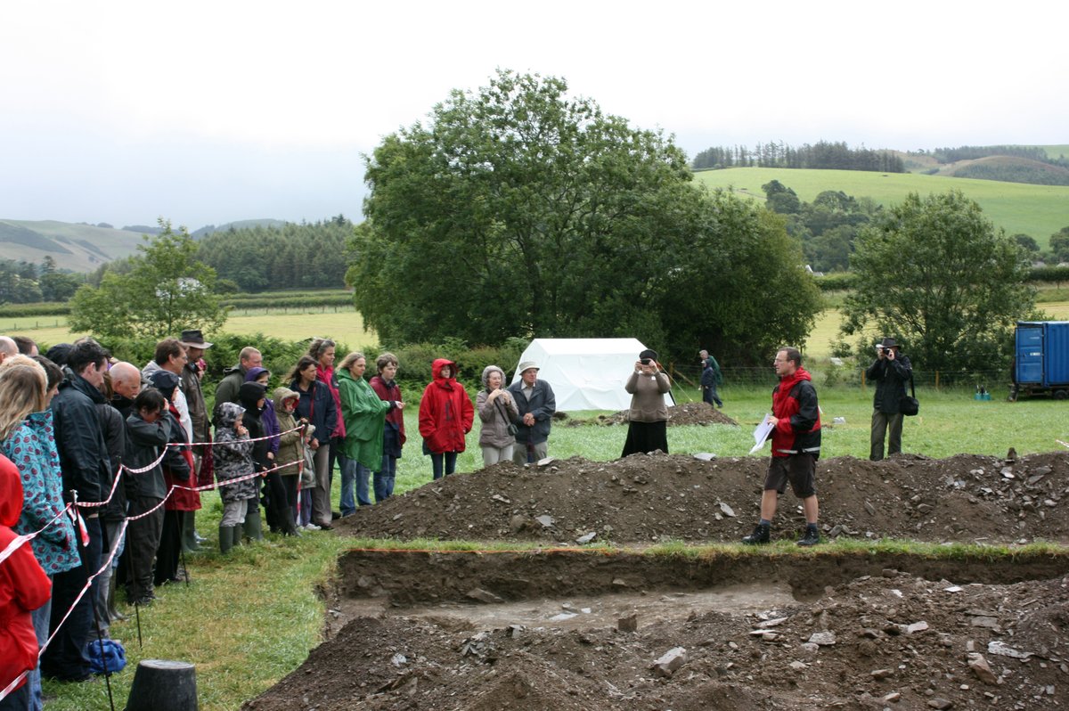 4/10 Excavations continued at the villa in 2011 & 15 as a lively community dig assisted by a local volunteer workforce, without whom there would have been no excavation. We welcomed over 300 visitors to an open day in 2011 and visited several local primary schools to show finds.