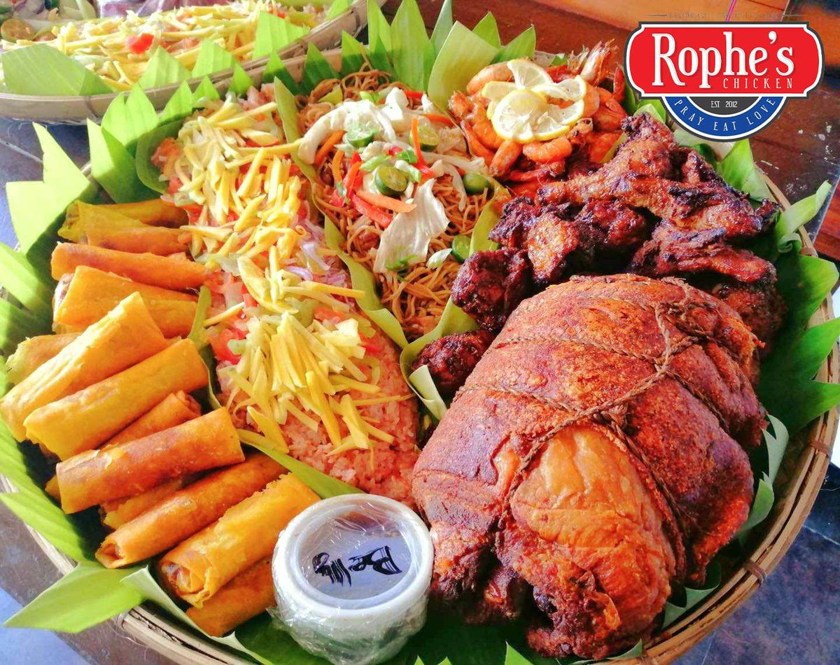 ropheschicken's tweet photo. Do you need delicious food for your birthday? Then our flavorful dishes #BILAO will never bring you down! 

Bilao 1 
Lechon Belly
Garlic Chicken
Shrimp Lemon Butter
Lumpia
Canton Guisado
Rice

#RophesChicken #Bilao #Food #Foodie #Celebration #Delicious #Affordable #DavaoCity https://t.co/y3iLShquAR