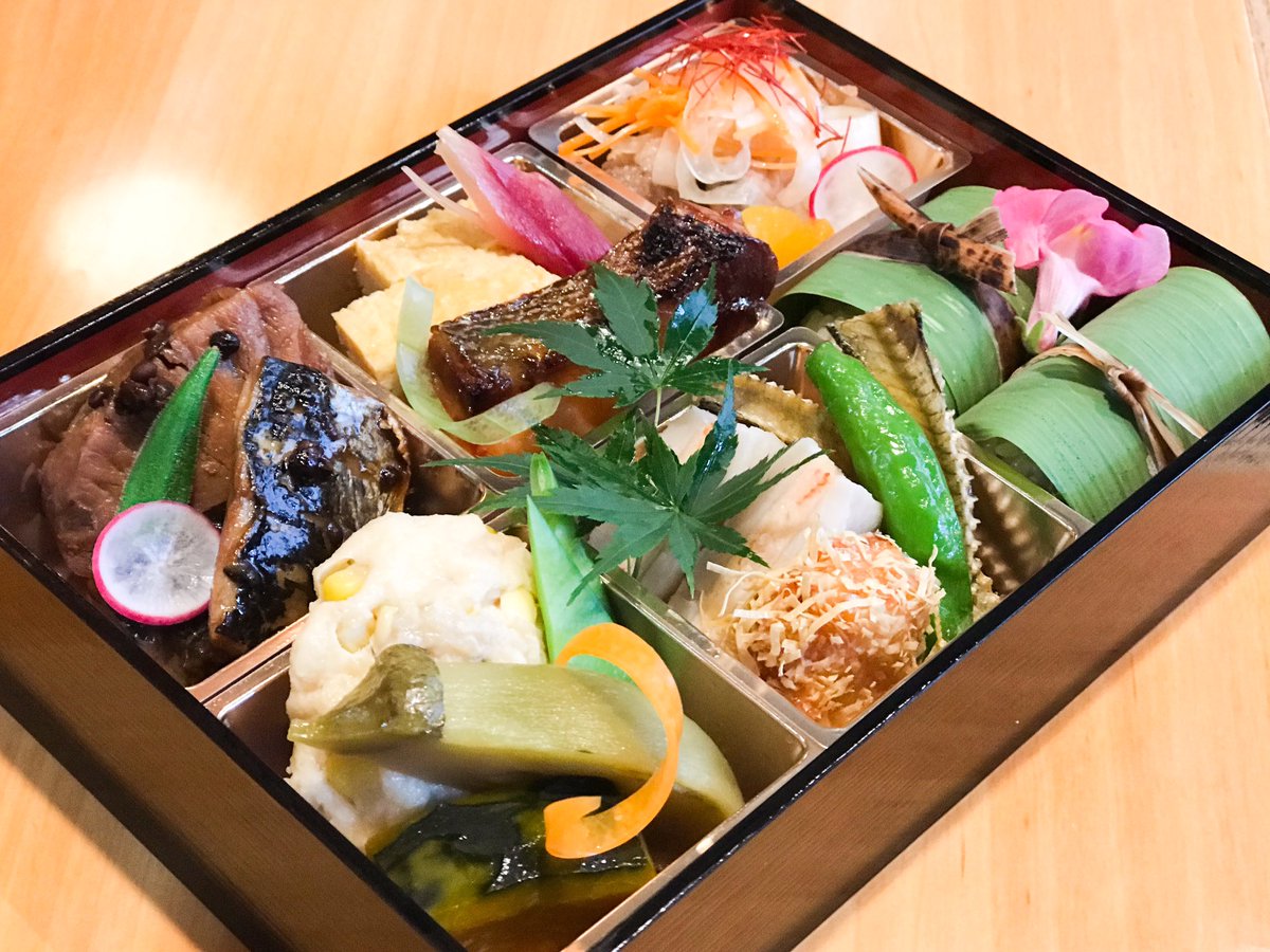 魚河岸三代目千秋 初回の 千秋のおいしい詰め合わせ 夏 ご購入ありがとうございました 次回検討したい という方のために写真載せます また次回決定しましたら日程とお値段は改めてお知らせ致します 千秋 特別メニュー お持ち帰り お弁当