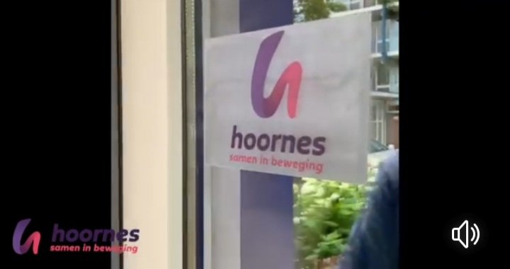 Samen in beweging komen om te bouwen aan een toekomstbestendige wijk #Hoornes in #Katwijk Daar werken we vol inzet aan mee! Met onze partners hebben we de afgelopen week op zichtbare plekken stickers geplakt met het logo 'Hoornes samen in beweging' 
facebook.com/56268579384428…