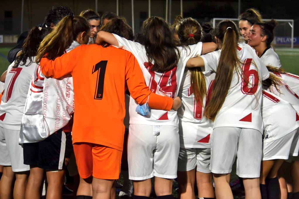 SevillaFC_Fem's tweet photo. 🙋‍♀️ Buenos días de PRIMERA NACIONAL para la familia del filial del #SevillaFCFem. 📸👏⚪🔴

Nuestra cantera continua dando pasos. ¡Disfrutadlo, chicas! 💪⚽🔝 https://t.co/GsQ6fq2Y6h